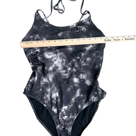 Athleta Supernova Keyhole One Piece Swimsuit Black Size Medium - Picture 2 of 9